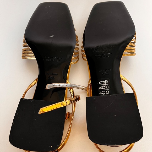 Suzanne Rae low 70’s sandal in gold - Picture 6 of 6